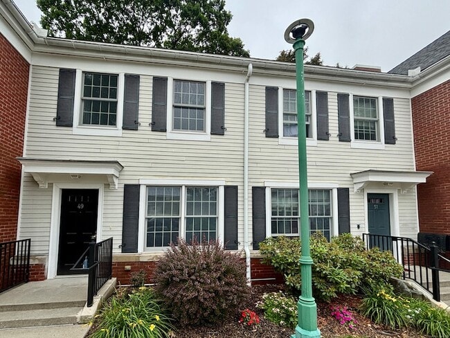 Building Photo - 70 Fairgate Dr