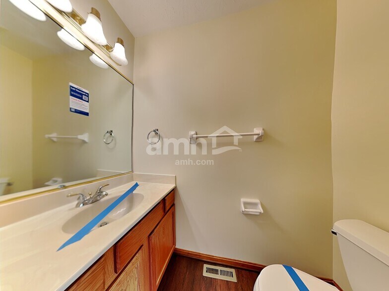 Building Photo - 6088 Lakewood Dr