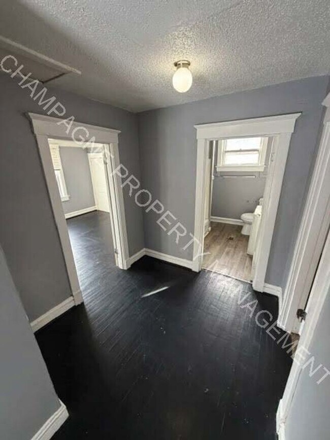 Building Photo - Newly Renovated Single Family Home