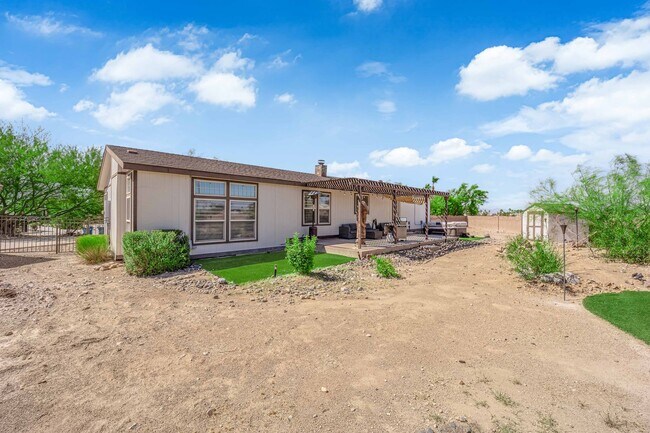 Building Photo - Single-Level Living with Giant Garage & Ba...