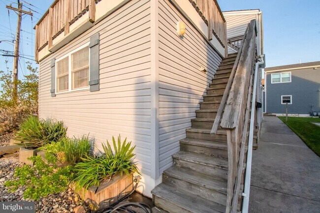 Building Photo - 100 Sheridan Square