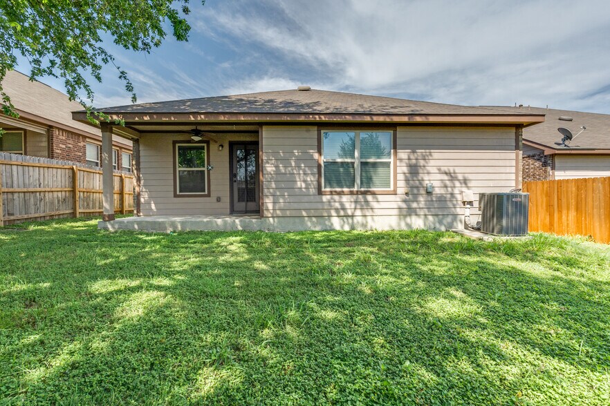 Building Photo - 129 Buckskin Way