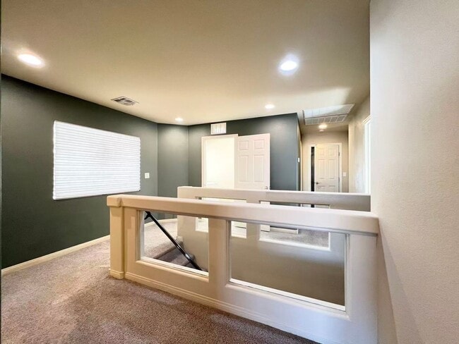 Building Photo - Beautiful 2 story single house