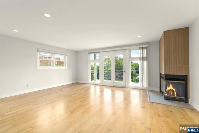 Building Photo - 6 Grand Cove Way