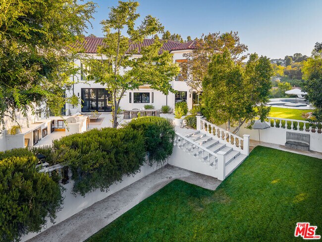 Building Photo - 5192 Parkway Calabasas