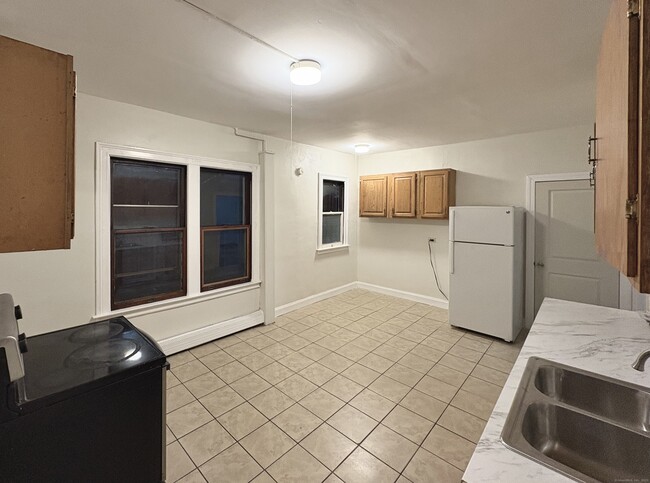 Building Photo - 72 Sterling St