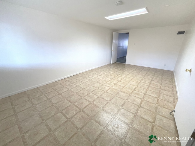 Building Photo - Remodeled Three Bedroom Plus Bonus Room House in Daly City