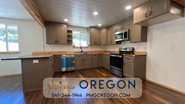 Building Photo - 4323 Galice Rd