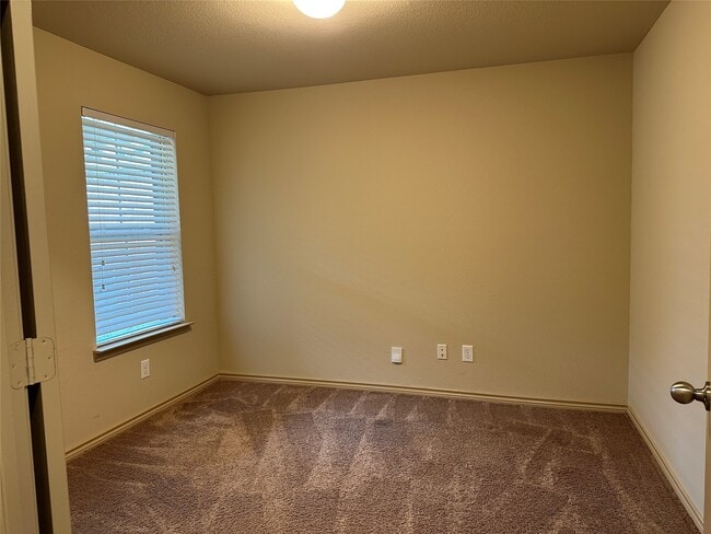 Building Photo - 3327 Chimera Ln