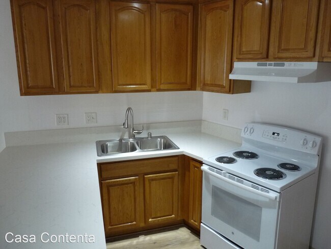 Building Photo - 8780 Shoreham Dr