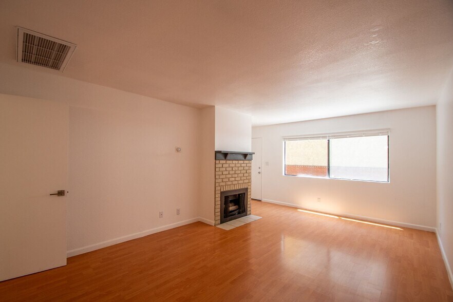 Building Photo - 5617 Woodman Ave