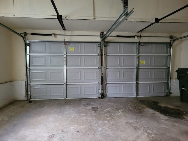 Building Photo - 906 Blackhawk Dr