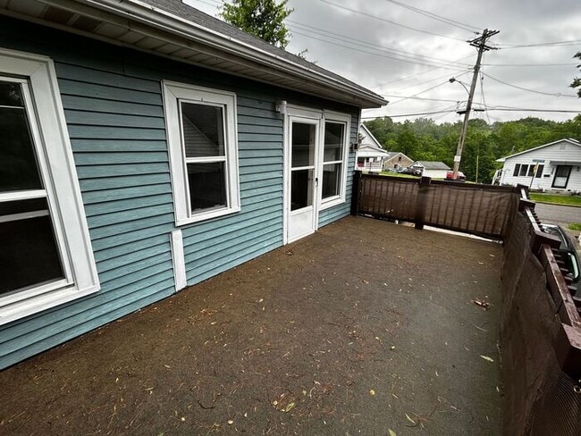 Building Photo - Updated 2-3 bed HOUSE in Fort Thomas
