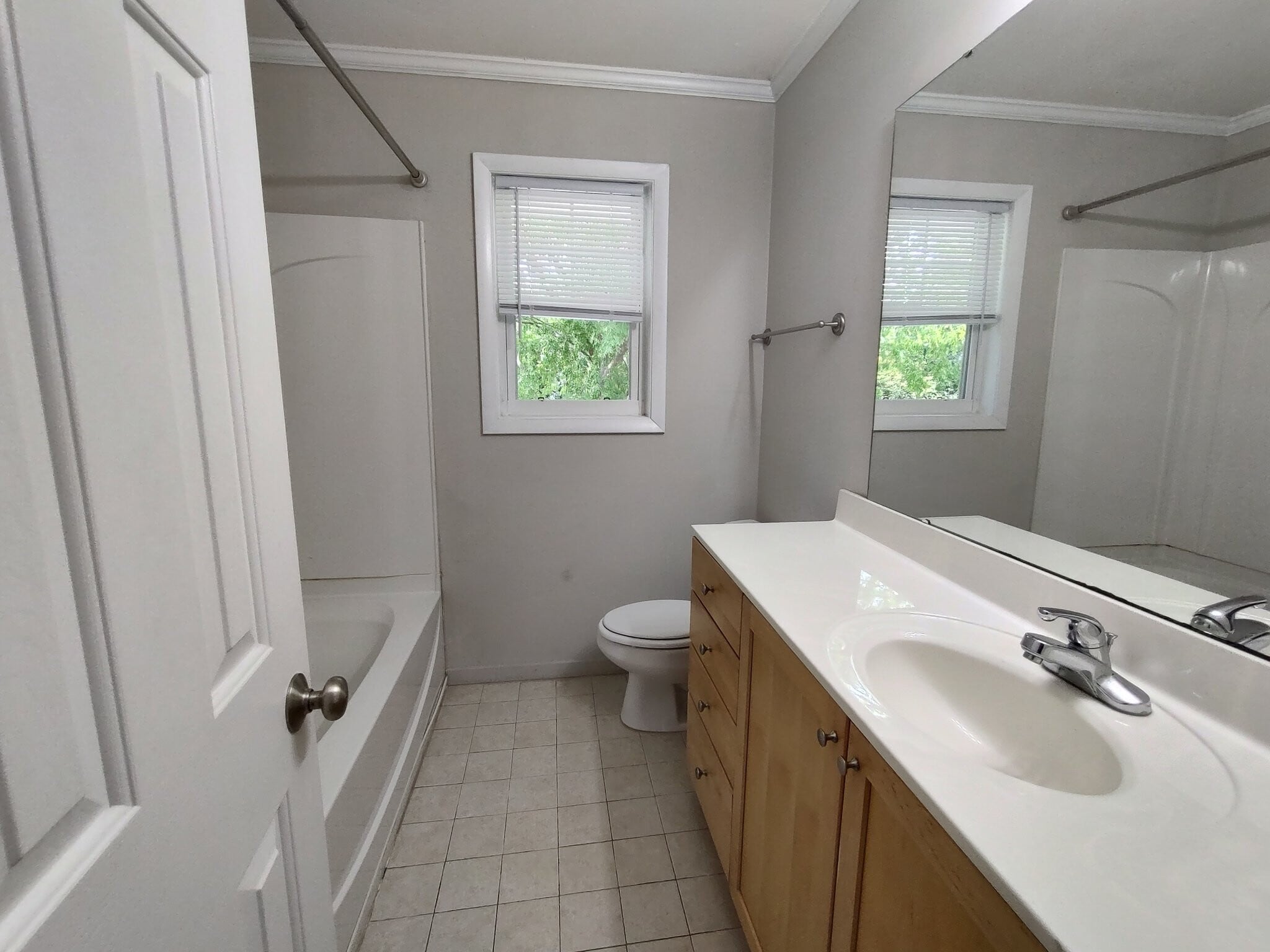 Building Photo - 908 Athens Dr