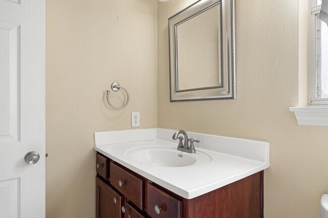 Building Photo - 42 Vía Largo