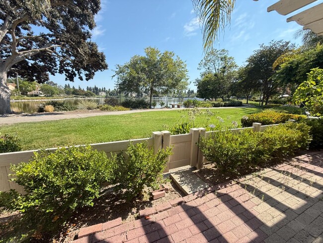 Building Photo - 2110 Northshore Dr
