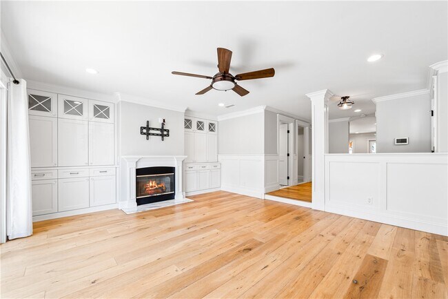 Building Photo - 308 7th St