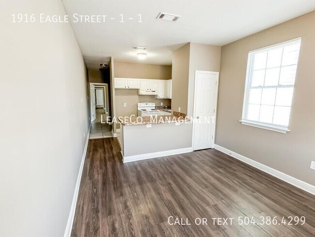 Building Photo - 1916 Eagle St