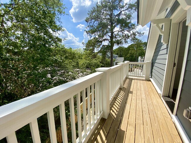 Building Photo - One Bedroom Apartment for Rent in the Heart of Old Town!