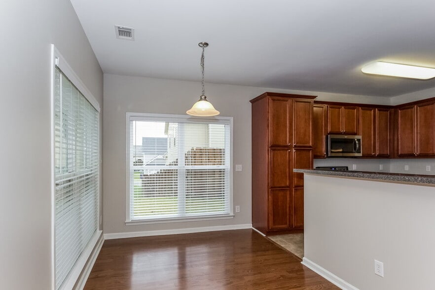 Building Photo - 34 Cliffhaven Cir