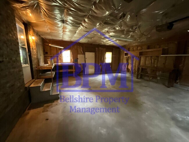 Building Photo - 1510 Falcon Dr