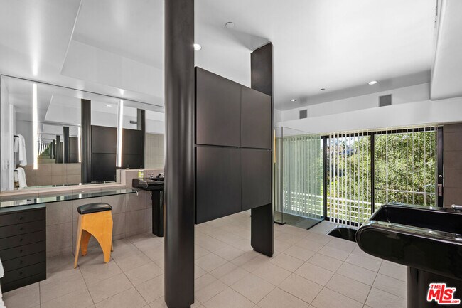 Building Photo - 477 Upper Mesa Rd