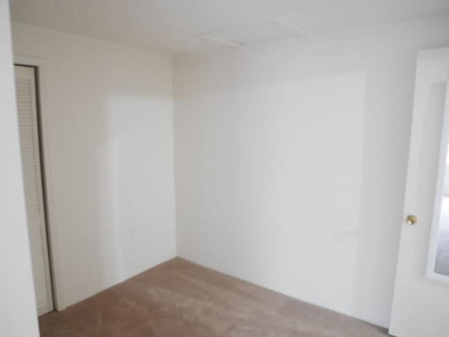 Building Photo - Olde Crofton Charm! Two Bedroom Townhome