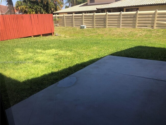 Building Photo - 719 SE 3rd Ave