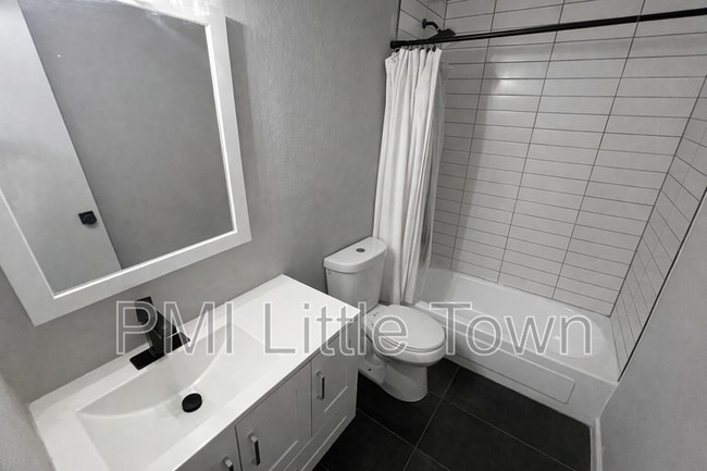 Building Photo - 2301 E Fremont Ave