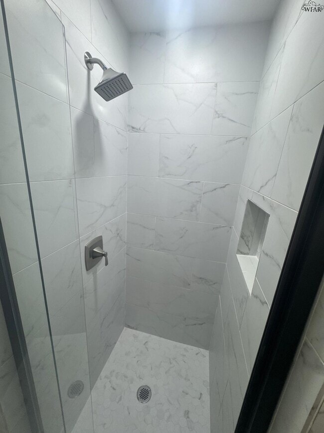 Building Photo - 4318 Hillsboro