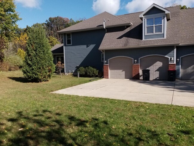 Building Photo - 4582 Bishops Ct