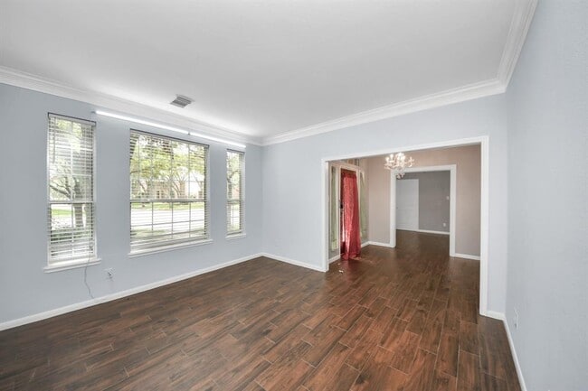 Building Photo - 1302 Raintree Cir