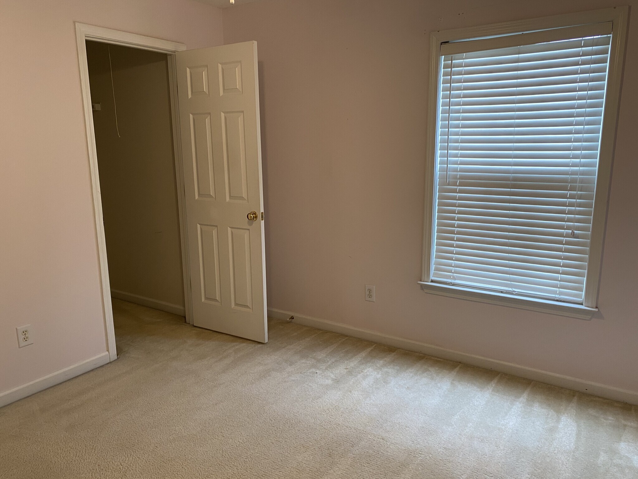 Building Photo - 2706 Cottesford Dr SE