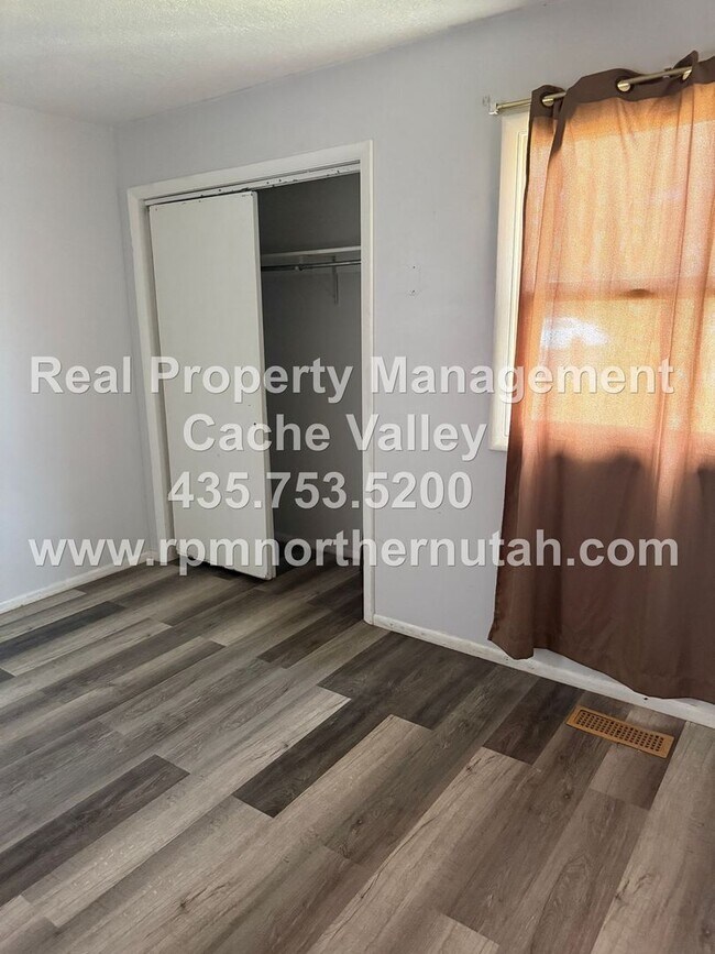Building Photo - 357 N 200 W