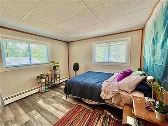 Building Photo - 553 Lemon St N