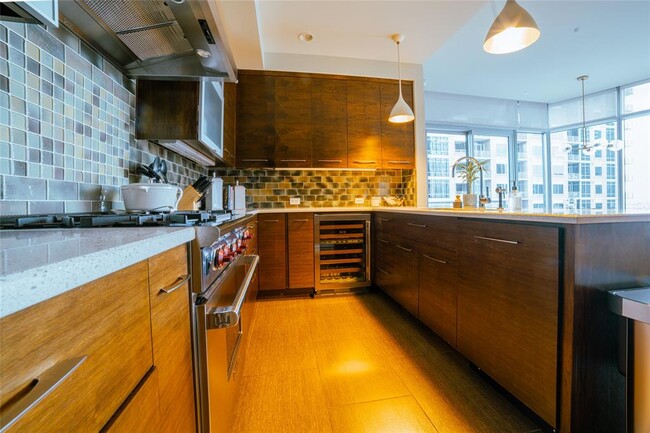 Building Photo - 200 N Congress Ave