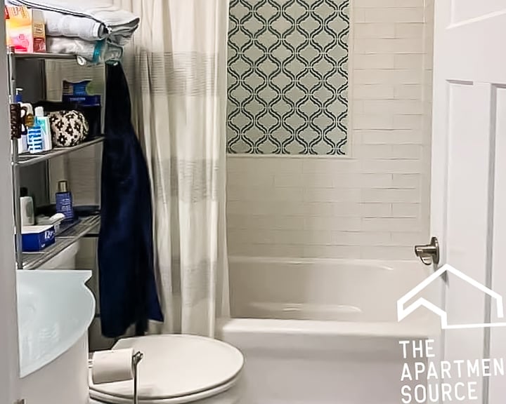 Building Photo - 2732 N Wilton Ave