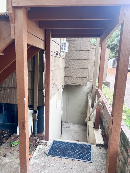 Building Photo - 317-319 NE 66th Ave