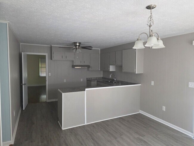 Building Photo - Beautiful Home Just Hit the Market