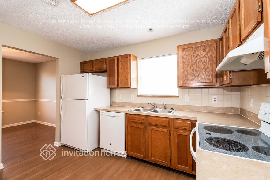 Building Photo - 7761 Pikes Peak Dr