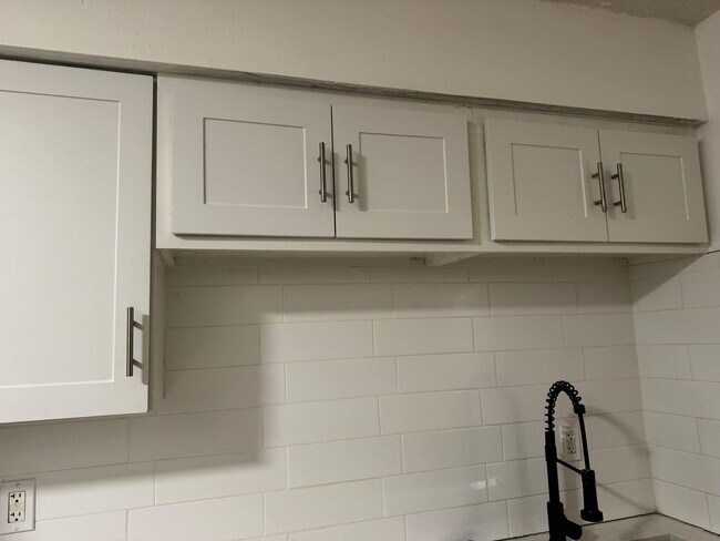 Building Photo - 5/2. Tampa MOVE IN BEFORE END OF June and JULY’S RENT FREE!!!