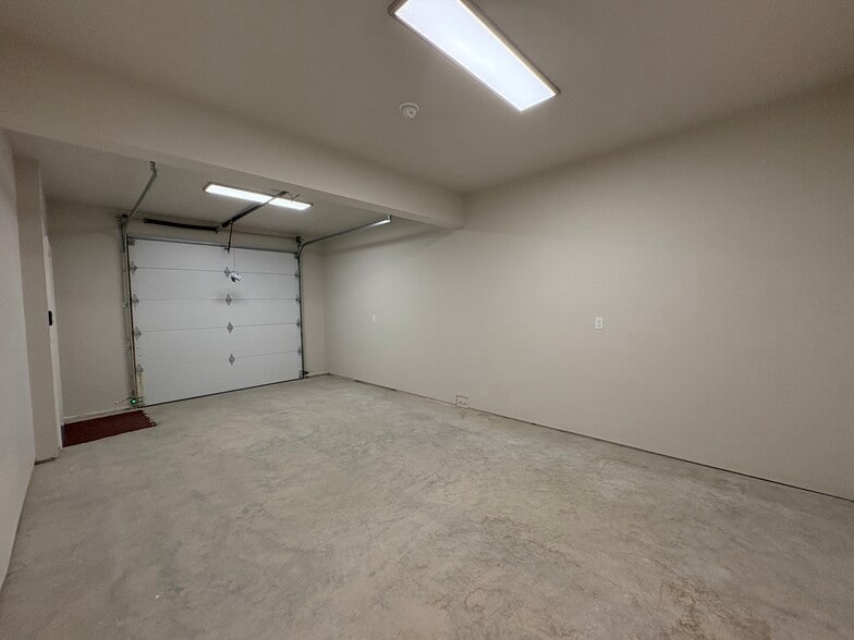 Building Photo - 2210 Arden Ct N