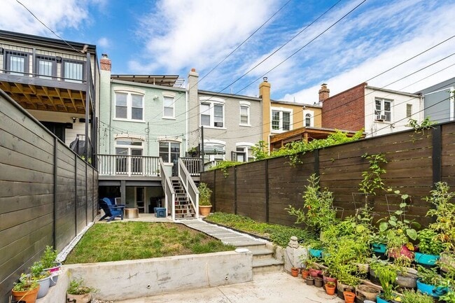 Building Photo - 1133 4th St NE