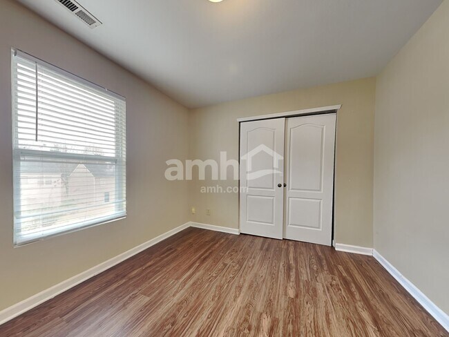 Building Photo - 911 Swearngan Ridge Ct