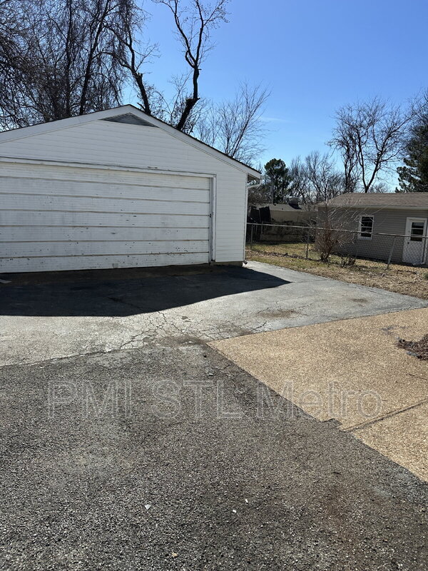 Building Photo - 156 Fermo Ave