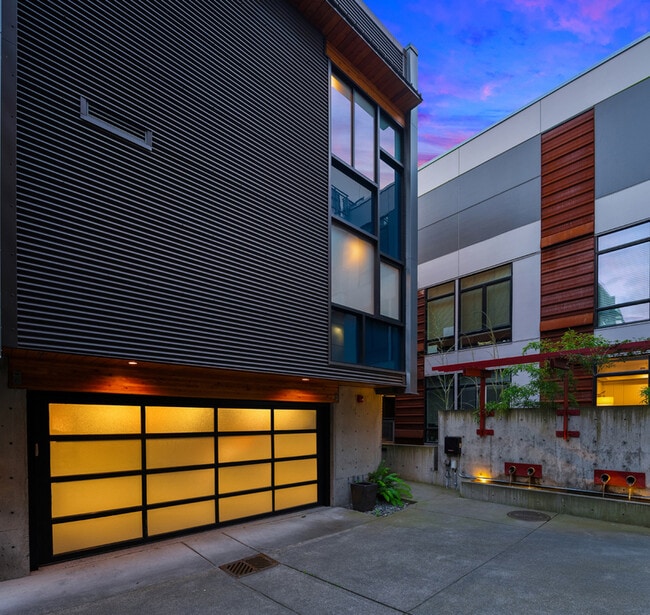 Building Photo - 1707B Dexter Ave N