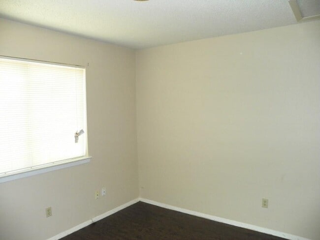 Building Photo - 9706 Eastwend Dr