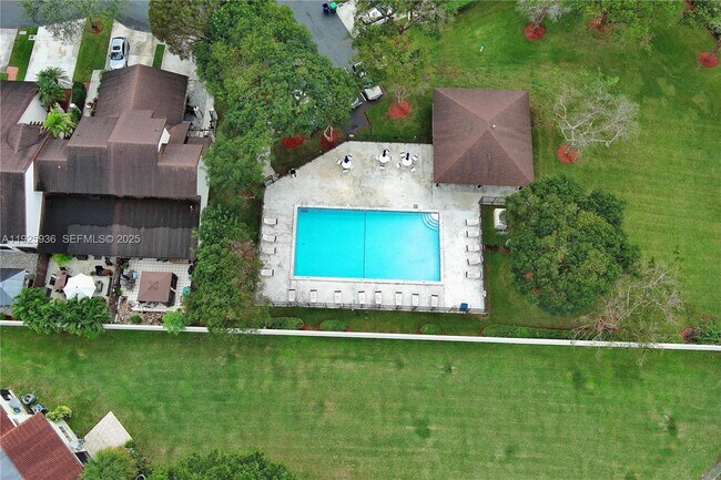 Building Photo - 10161 SW 137th Ct