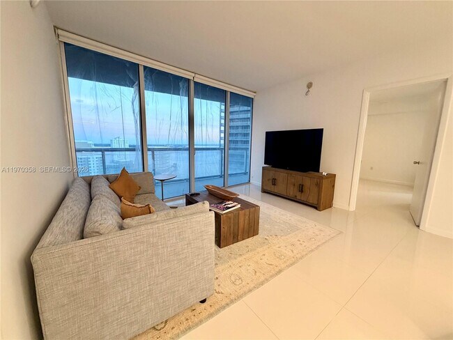 Building Photo - 465 Brickell Ave