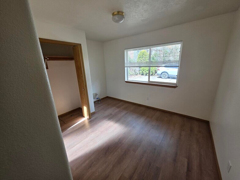 Building Photo - 294 Stadium Dr N